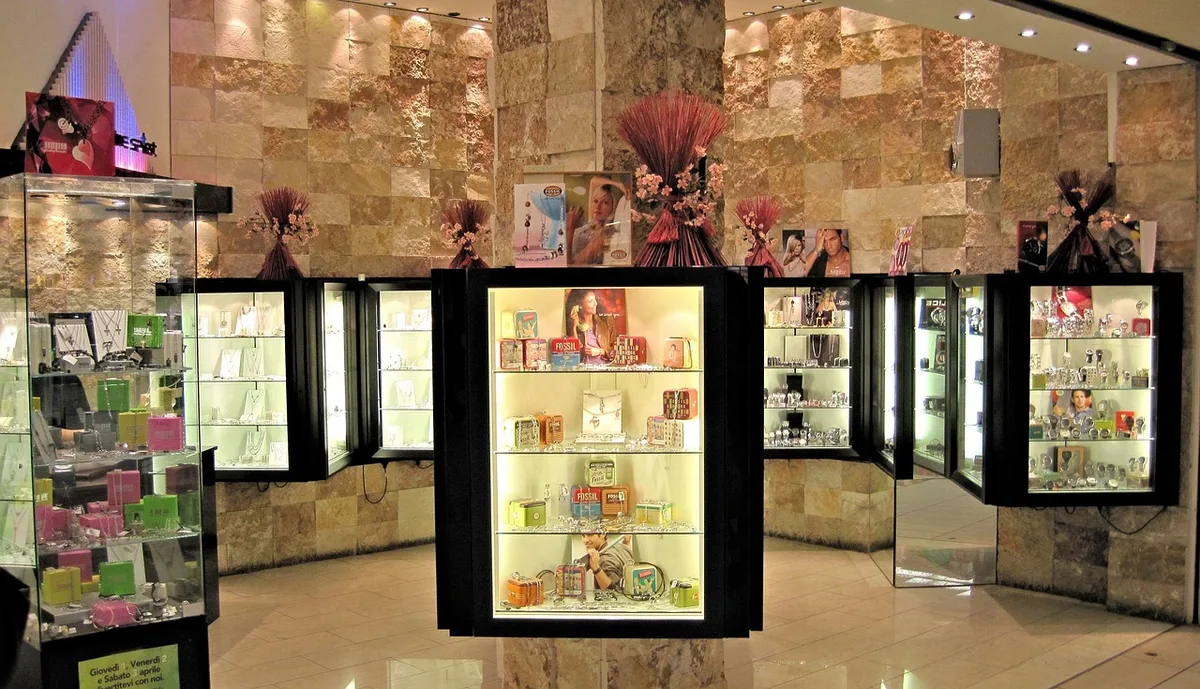 Vitrina de perfumería en tienda departamental
